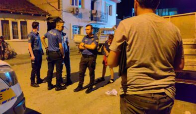 Genç kız düğünde tartıştığı çocuğun babasını bıçakladı