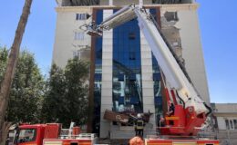 Depremde hasar gören Kur’an kursu binasında yangın paniği