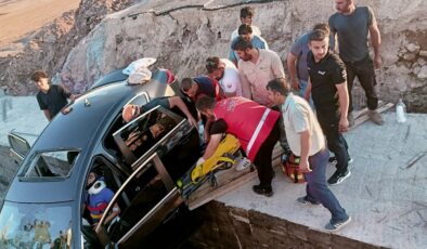 Siirt’te otomobil yolda çukura düştü: 1 ölü, 5 yaralı