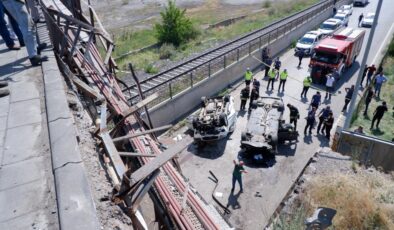 Erzurum’da iki araç köprüden uçtu, can pazarı yaşandı