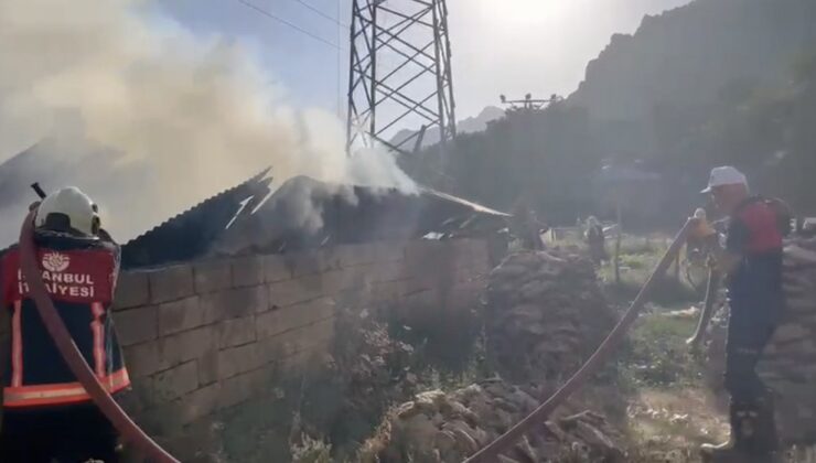 Yüksekova’da ahır yangını