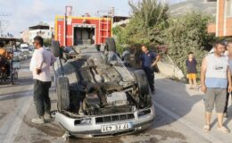 Otomobiliyle takla attı, burnu kanamadan aracından çıktı
