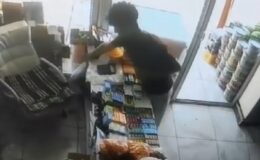 Markete giren hırsız işletme sahibinin cep telefonunu çaldı
