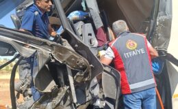 Mardin’de nakliyat kamyonu hafriyat tırına çarptı: 1 ölü, 2 yaralı