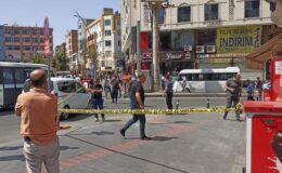 Cadde ortasında kurşun yağmuruna tutulan genç öldü