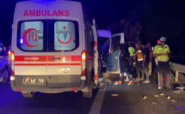 Anadolu Otoyolu’nda tıra çarpan minibüsteki 20 kişi yaralandı 1 kişi öldü