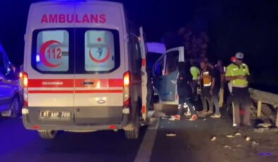 Anadolu Otoyolu’nda tıra çarpan minibüsteki 20 kişi yaralandı 1 kişi öldü