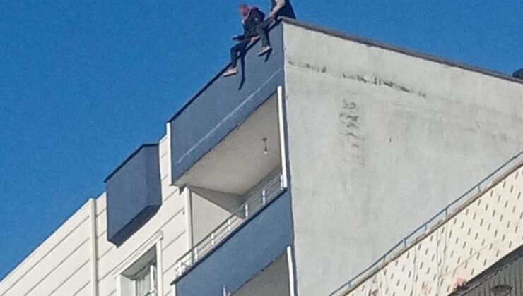 Cizre’de iki arkadaş intihar etmek için çıktıkları binadan ikna edilerek indirildi