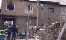 Divriği’de kül yangını 5 evi sardı