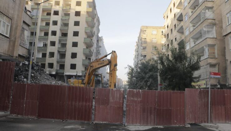 Diyarbakır’da hasarlı binaların yarısı yıkıldı