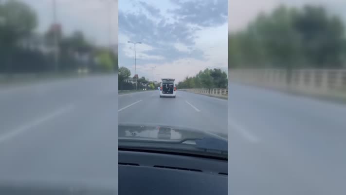 Düğün konvoyundaki tehlikeli yolculuk kamerada