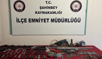 Gaziantep Operasyonunda çok sayıda tabanca malzemesi ele geçirildi