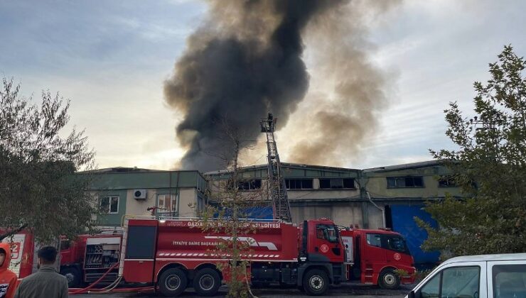 Gaziantep’te fabrika alevler içinde