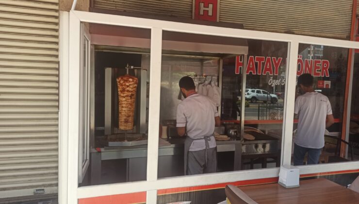 Aşırı sıcak hava en çok onları etkiliyor: Döner ustalarının  zorlu mesaisi