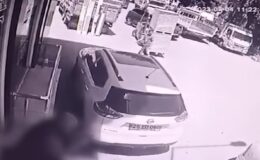 Kafasına iş makinesinden parke düşen çocuk öldü