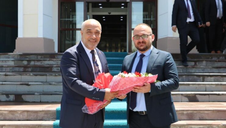 Muş Alparslan Üniversitesinde devir teslim töreni