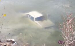 Baraj gölüne düşen otomobildeki 1 kişi öldü, 1 kişi yaralandı