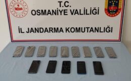Otomobilde 14 adet kaçak cep telefonu ele geçirildi