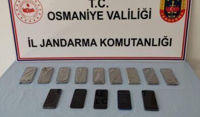 Otomobilde 14 adet kaçak cep telefonu ele geçirildi