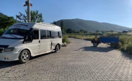 Patpat ile minibüsün çarpıştığı kazada 4 kişi yaralandı
