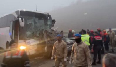 Sakarya’da feci kaza: 10 ölü, 57 yaralı