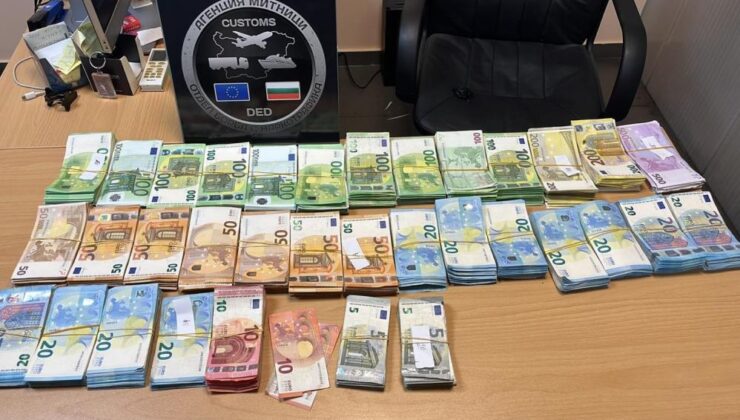 Sınır Kapısında Gizlenmiş 74 Bin Euro ve 10 Bin Dolar Ele Geçirildi