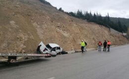 Takla atan otomobilde sürücü burnu bile kanamadan kurtuldu