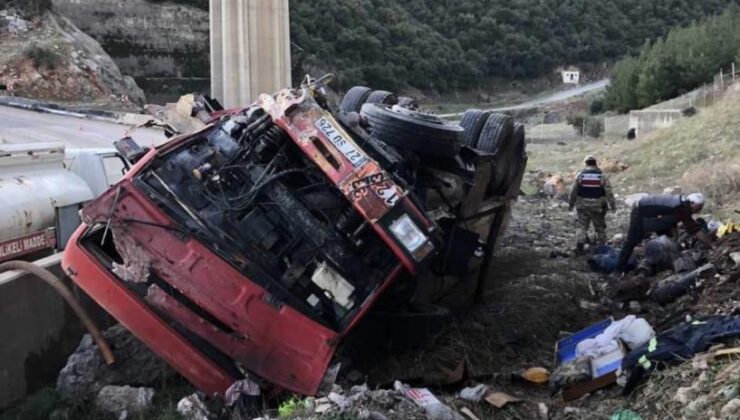 Uçuruma yuvarlanan akaryakıt yüklü tankerin sürücüsü kurtarılamadı