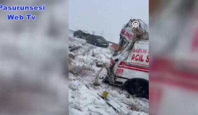Yüksekova’da ambulans kazası: 3 yaralı