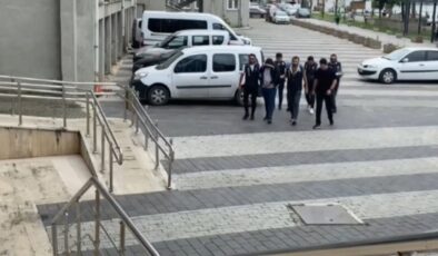 Zonguldak’ta kendilerini bankacı olarak tanıtarak bir kişiyi dolandıran şüpheliler tutuklandı