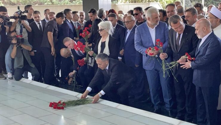 Adnan Menderes ve arkadaşları mezarı başında anıldı