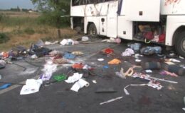 Kontrolden çıkan Tır, Yolcu otobüsünü biçti: 6 ölü, 43 yaralı