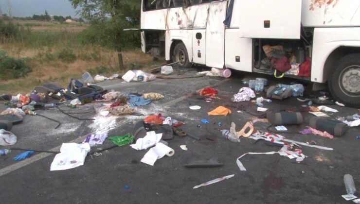 Kontrolden çıkan Tır, Yolcu otobüsünü biçti: 6 ölü, 43 yaralı