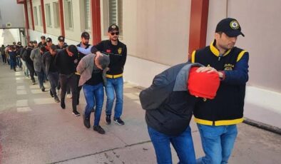 Kendilerini polis ve savcı diye tanıtıp 28 milyon liralık vurgun yaptılar