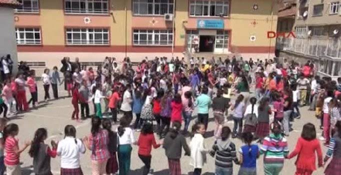 Disiplinsiz davranan öğrencinin okulu değiştirilecek