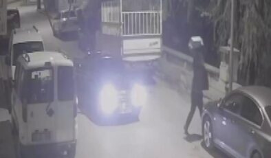 Park halindeki bir aracın camına bordür taşı saplandı