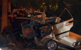 Adana’da otomobil refüjdeki ağaçlara çarptı: 3 ölü, 2 yaralı
