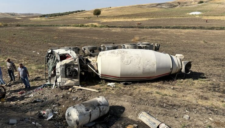Devrilen beton mikserinin sürücüsü öldü