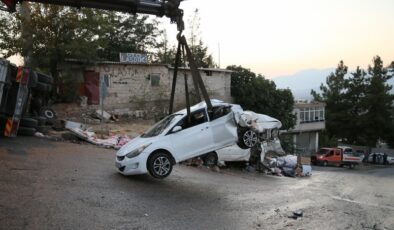 Freni patlayan kamyon 3 araca çarptı, 6 kişi öldü, 16 kişi yaralandı