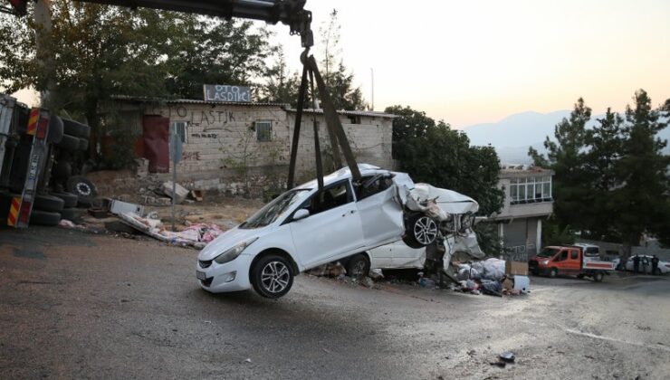 Freni patlayan kamyon 3 araca çarptı, 6 kişi öldü, 16 kişi yaralandı