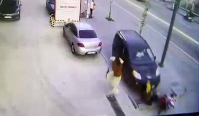 Kadınlar bebek arabasıyla havaya savruldu