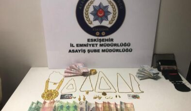 500 Bin TL Değerindeki Ziynet Eşyası Hırsızları Yakalandı