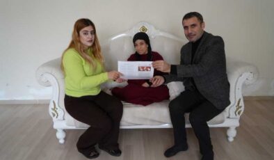 25 yaşındaki Esmanur’un ilk karne sevinci
