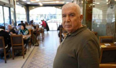 60 yıllık usta 10 torunuyla binlerce kişiyi ağırlıyor