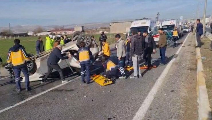 Hafriyat kamyonu otomobille çarpıştı: 1’i ağır 3 yaralı