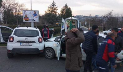 Diyarbakır’da üniversite girişinde kaza: 2 yaralı
