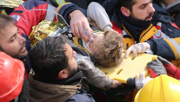 Diyarbakır’da depremde ailesini kaybeden Beşir’e akrabaları umut oldu