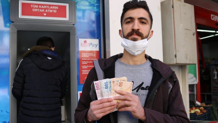 İşsiz genç ATM’de bulduğu parayı banka yetkililerine teslim etti