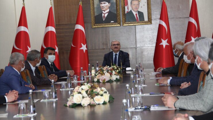 Diyarbakır Valisi Karaloğlu, esnaf oda başkanları ile bir araya geldi