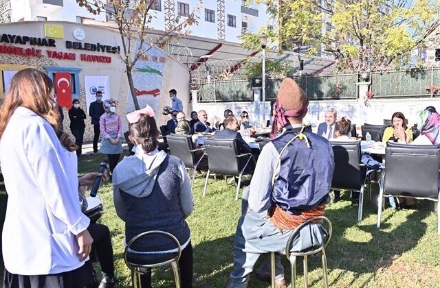 Vali Karaloğlu, engelli öğrencilerle bir araya geldi